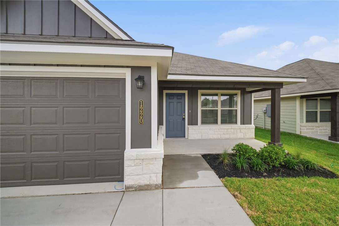 1220 High Street Navasota, TX 77868 - Photo 5 of 27 a front view of a house with a yard