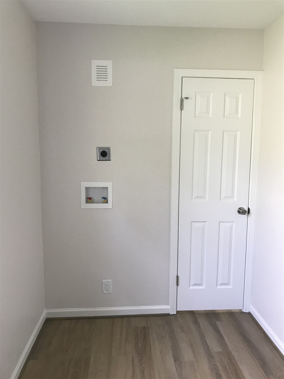 1118 North Roxboro Street Durham, NC 27701 - Photo 6 of 12 Washer/Dryer Hookup