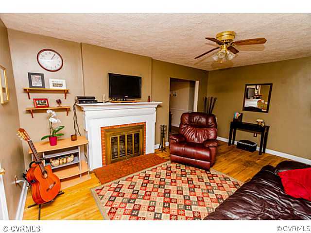 6214 Club Road Henrico, VA 23228 - Photo 6 of 24 Den/Family/Great Room - 17x12, hardwood floors, br