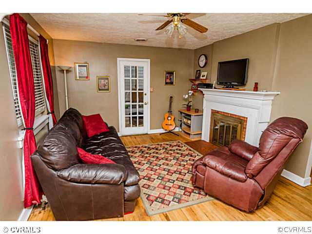 6214 Club Road Henrico, VA 23228 - Photo 8 of 24 Den/Family/Great Room - 17x12, hardwood floors, br
