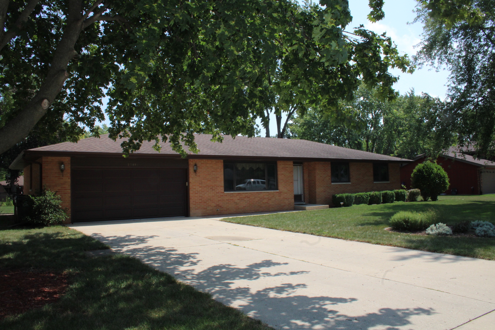 23815 Hickory Lane Minooka, IL 60447 - Photo 2 of 30 a front view of a house with a garden