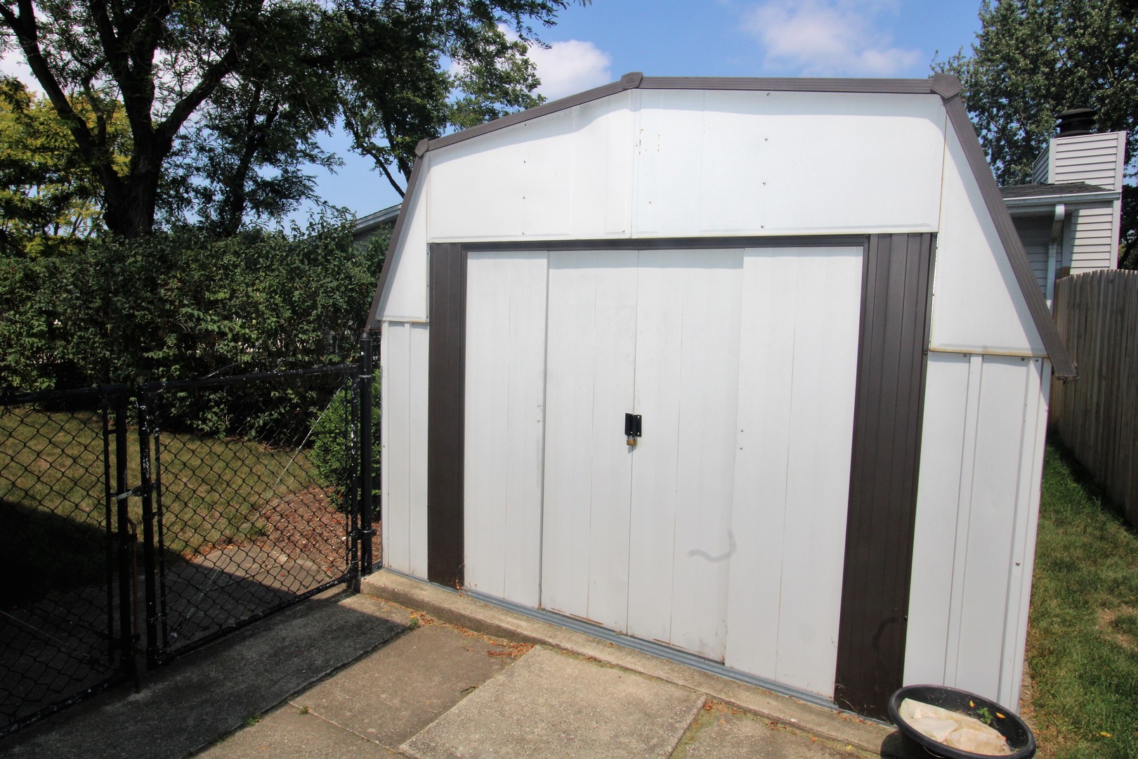 23815 Hickory Lane Minooka, IL 60447 - Photo 7 of 30 a view of a garage