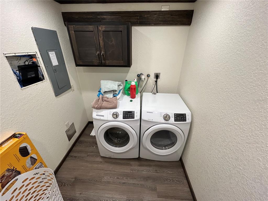 15455 Northwest 100th Avenue Road Reddick, FL 32686 - Photo 7 of 10 a utility room with dryer and washer