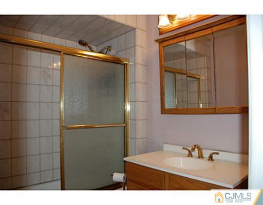 35 Tunison Road New Brunswick, NJ 08901 - Photo 13 of 23 Gallery Image 13