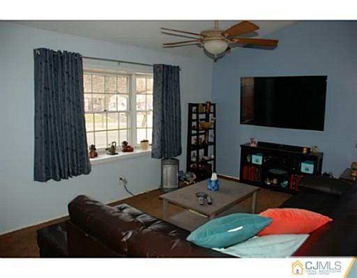 35 Tunison Road New Brunswick, NJ 08901 - Photo 4 of 23 Gallery Image 4