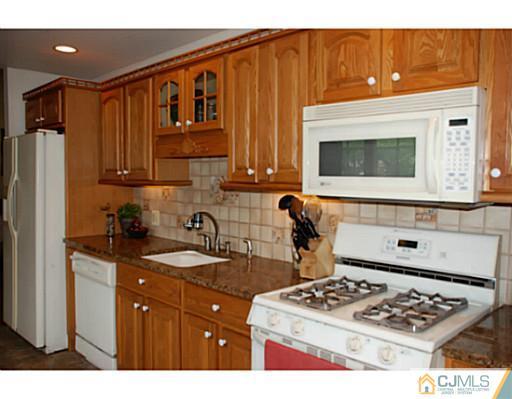 35 Tunison Road New Brunswick, NJ 08901 - Photo 6 of 23 Gallery Image 6