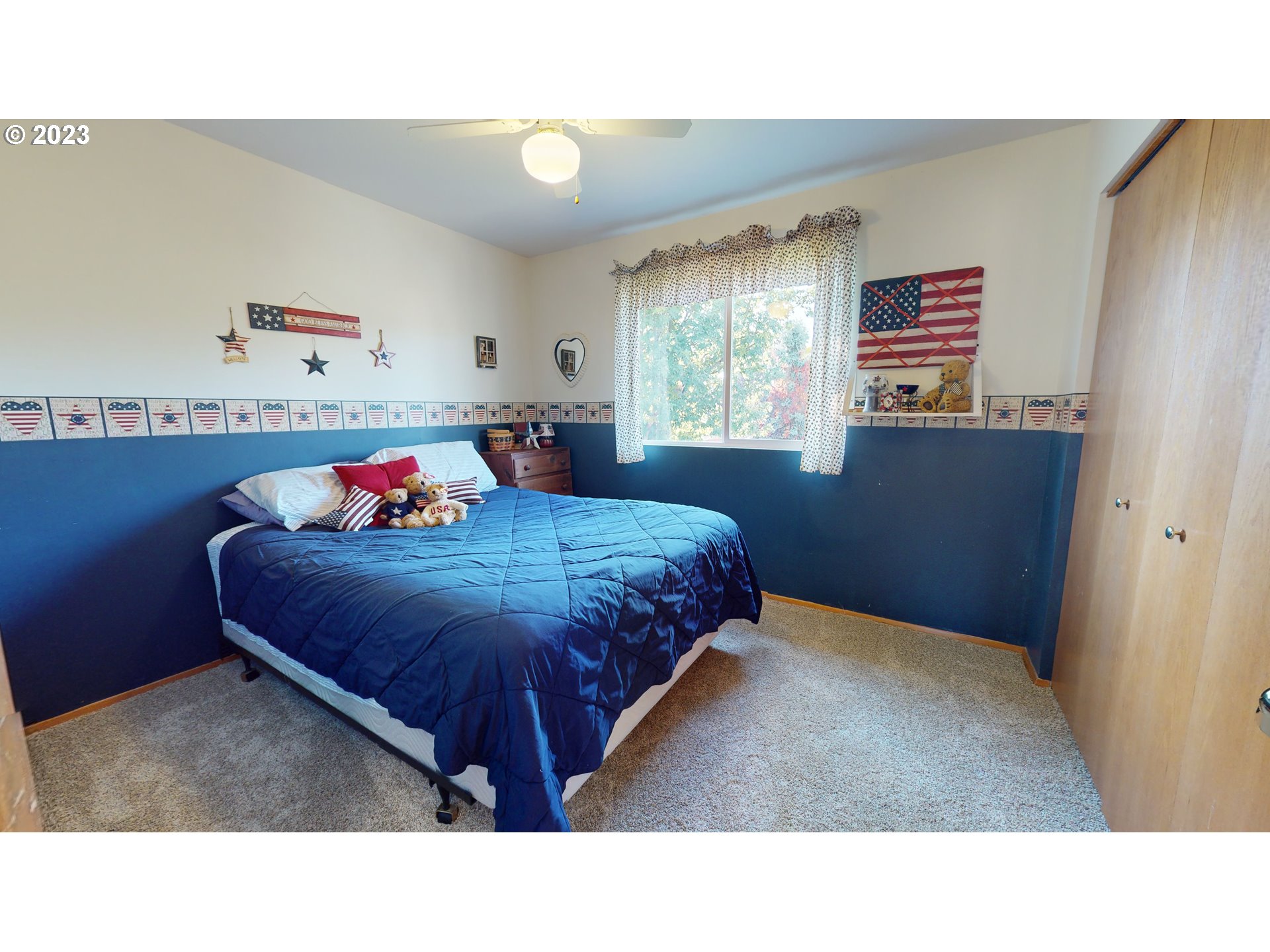 862 South 45th Place Springfield, OR 97478 - Photo 20 of 36 a bedroom with a bed and window