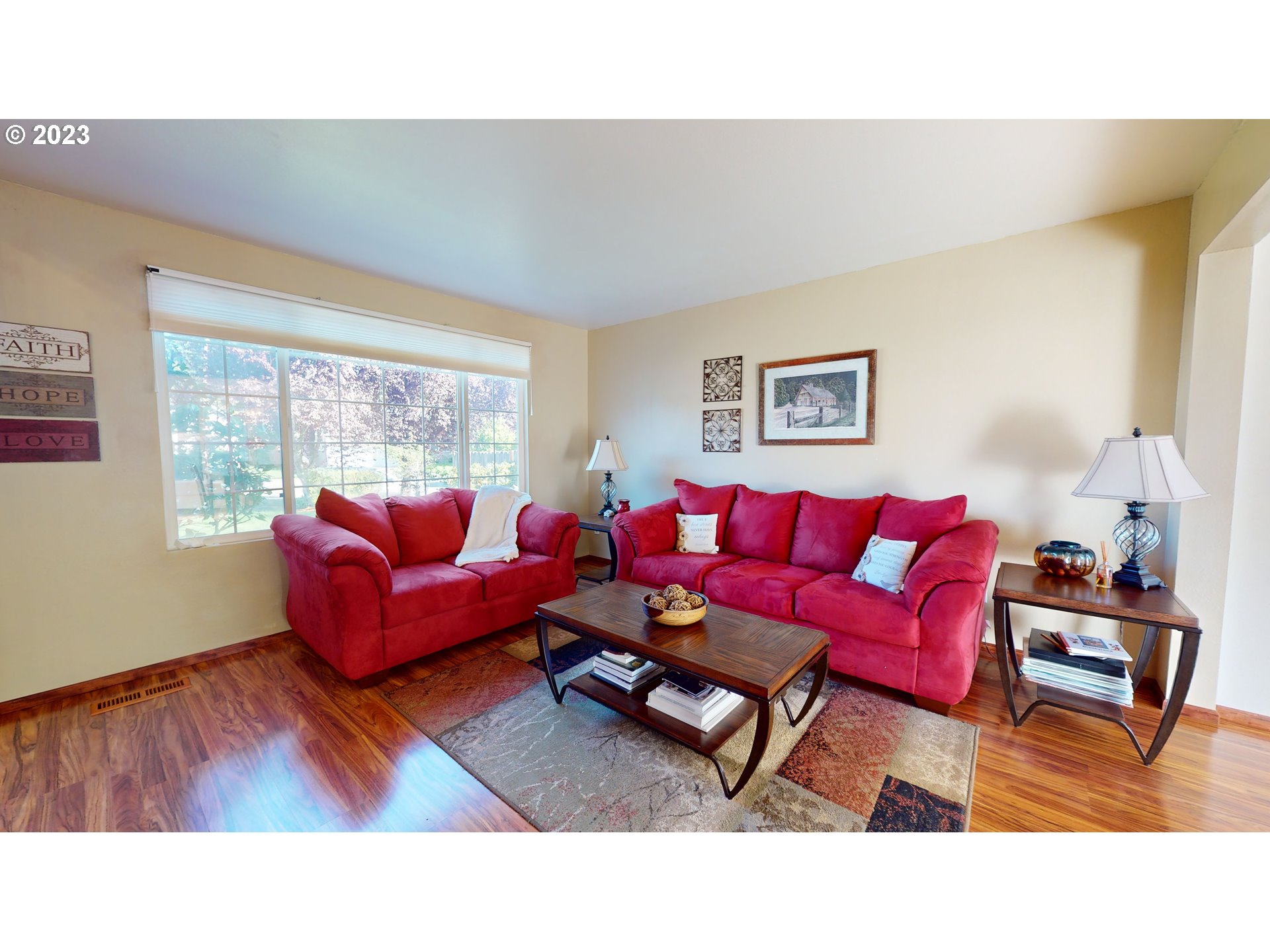 862 South 45th Place Springfield, OR 97478 - Photo 2 of 36 a living room with furniture and a window