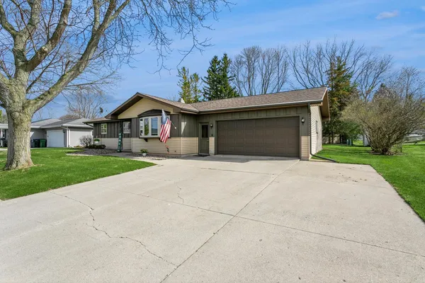 $249,900 | 445 La Vesta Court, Brillion, WI 54110