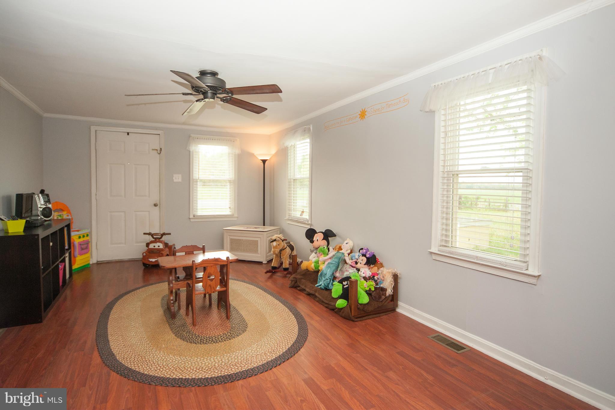 12279 Elk Run Road Midland, VA 22728 - Photo 15 of 21 Living Room
