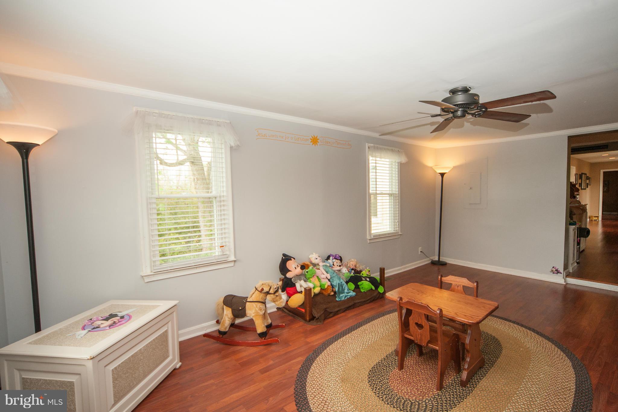 12279 Elk Run Road Midland, VA 22728 - Photo 16 of 21 Living Room
