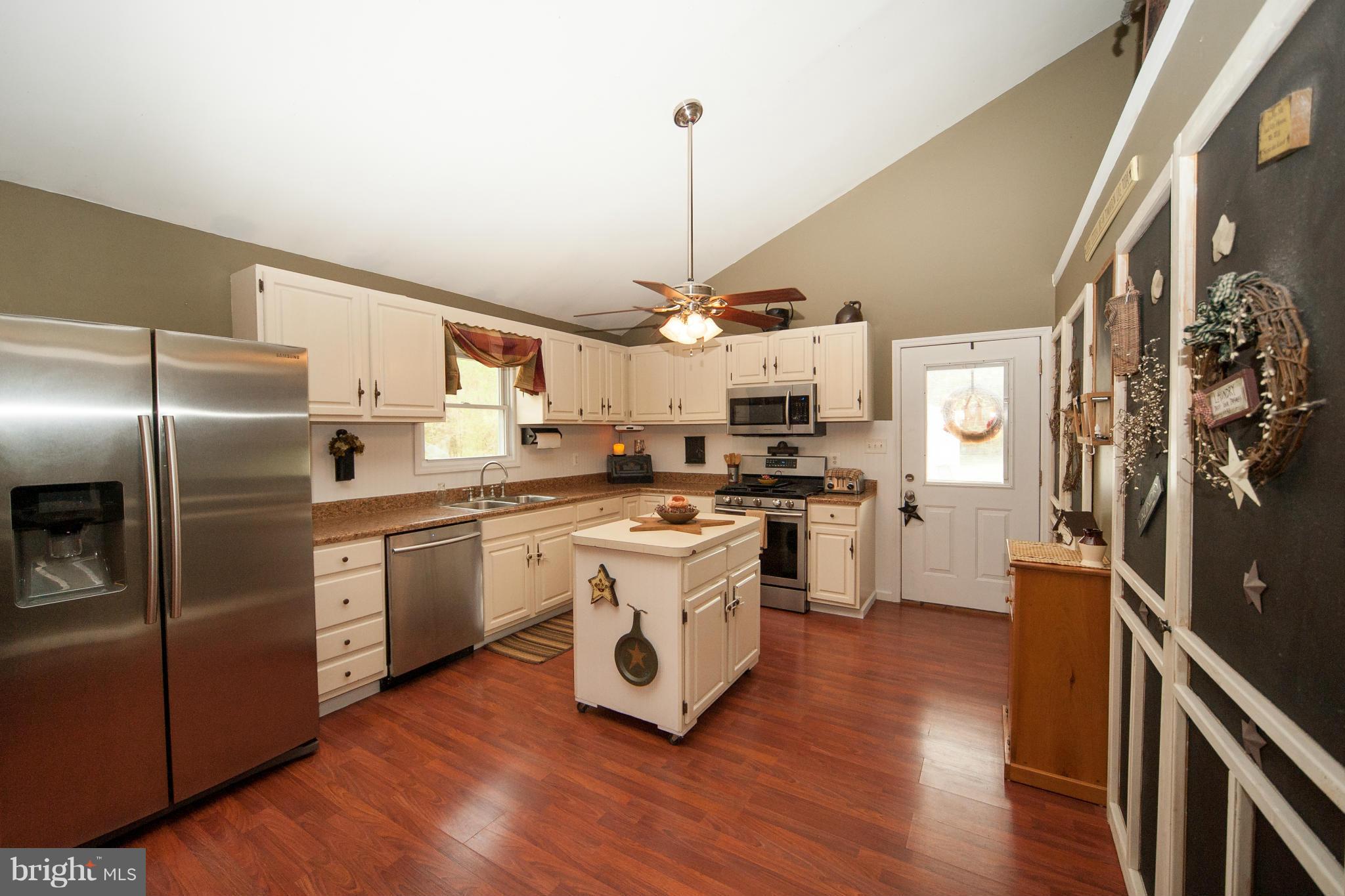 12279 Elk Run Road Midland, VA 22728 - Photo 3 of 21 Kitchen