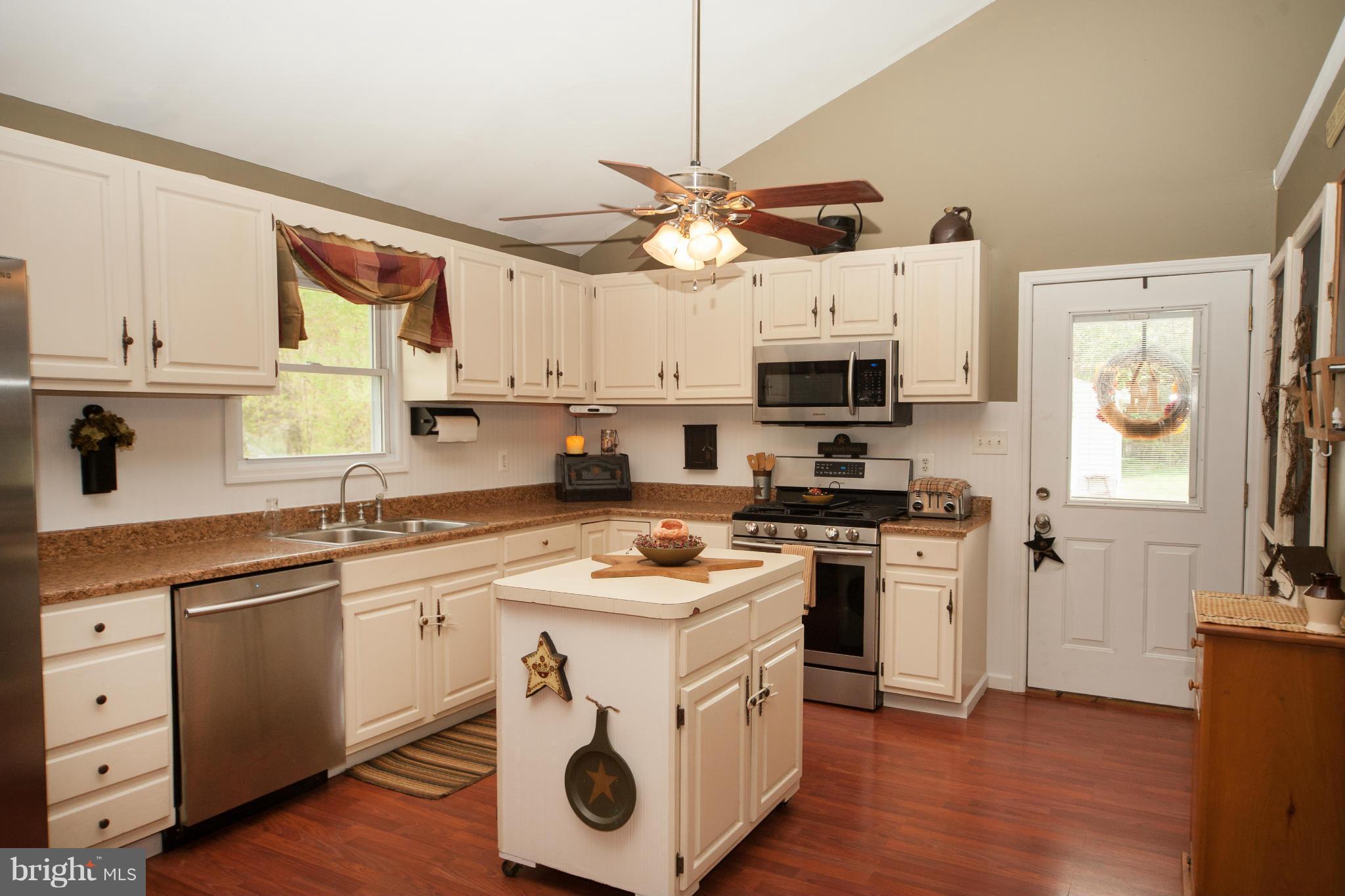 12279 Elk Run Road Midland, VA 22728 - Photo 4 of 21 Kitchen
