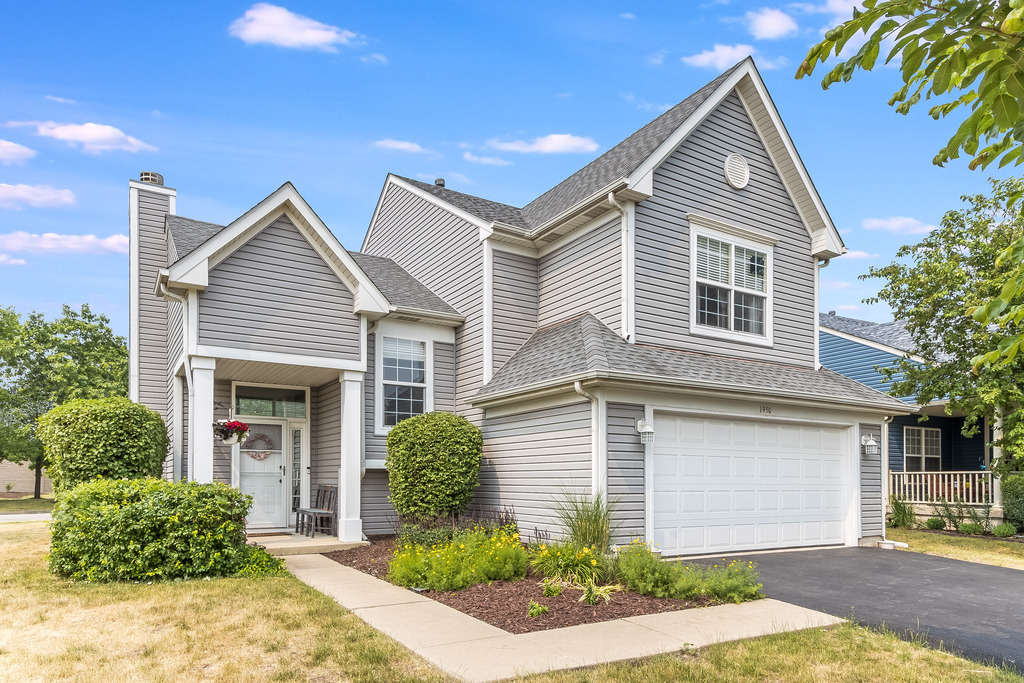1950 Lakeside Drive Montgomery, IL 60538 - Photo 1 of 15 a front view of a house with garden