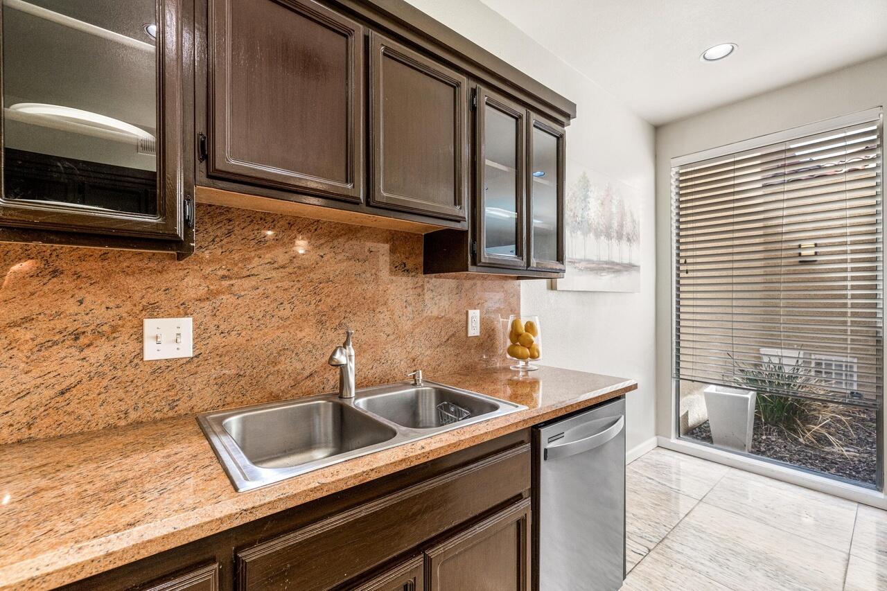 142 Lakeshore Drive Rancho Mirage, CA 92270 - Photo 14 of 37 219078776_18_1