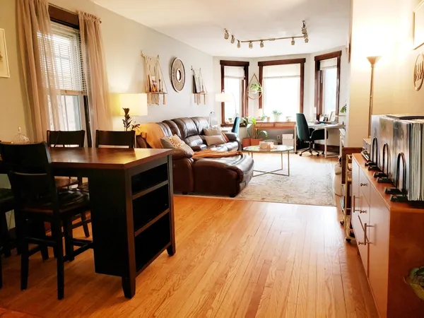 $3,200 | 1530 West Diversey Parkway, Unit 1, Chicago, IL 60614
