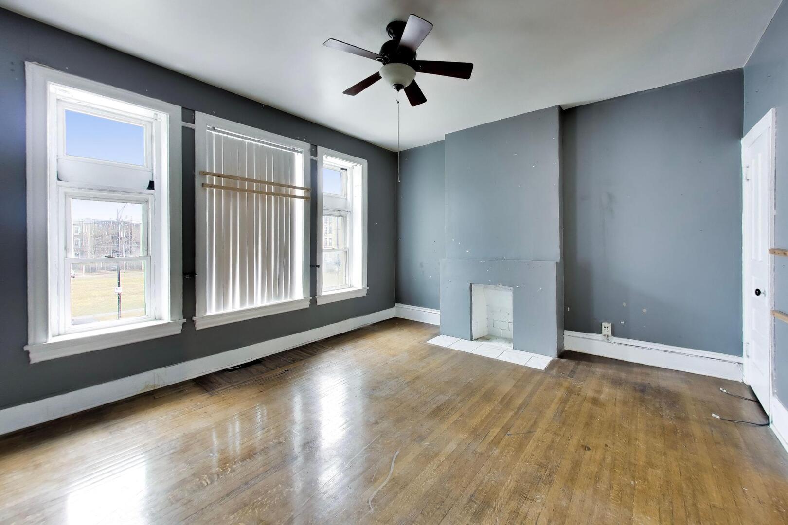 4505 South Indiana Avenue Chicago, IL 60653 - Photo 17 of 31 an empty room with wooden floor and windows