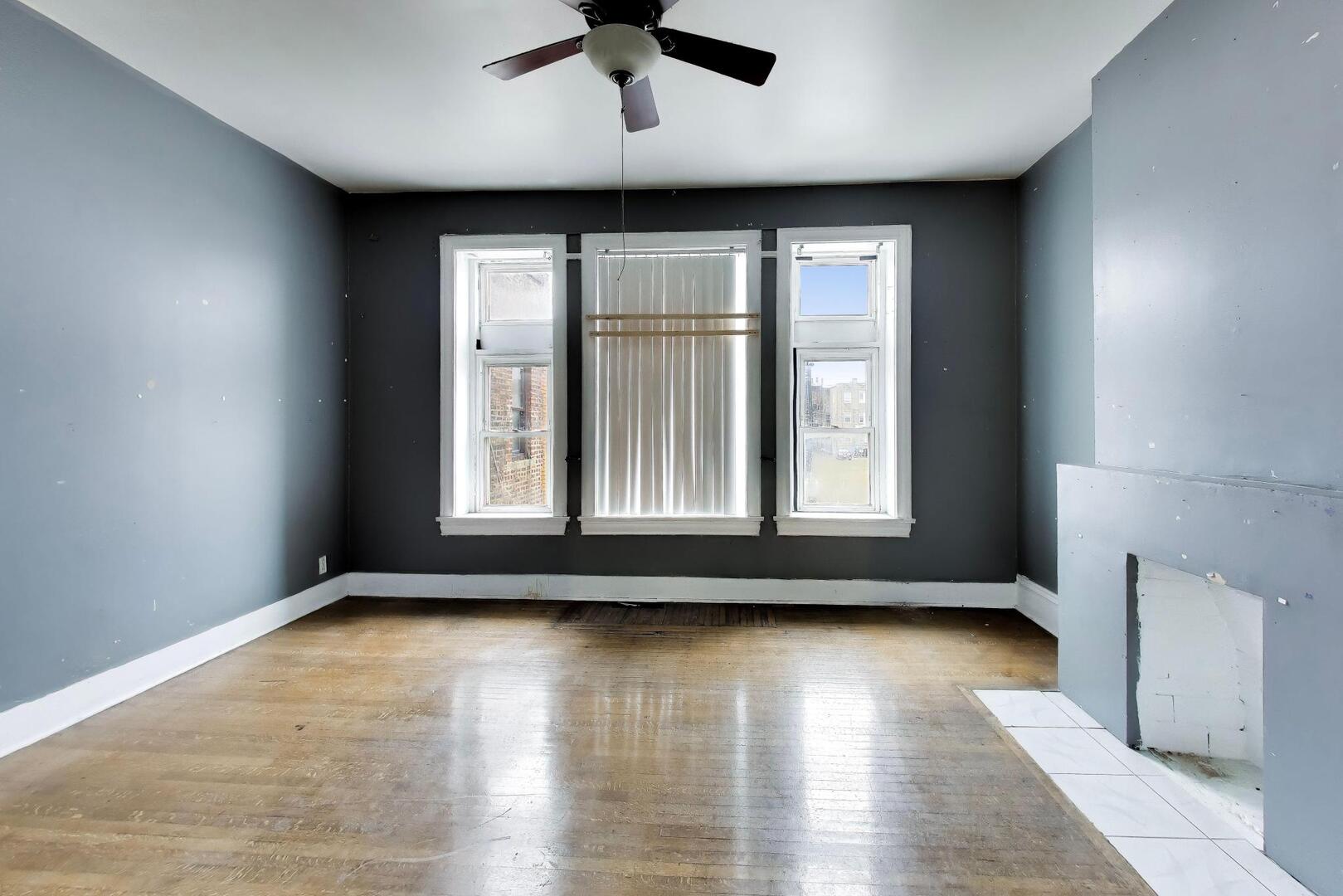 4505 South Indiana Avenue Chicago, IL 60653 - Photo 18 of 31 an empty room with wooden floor and windows