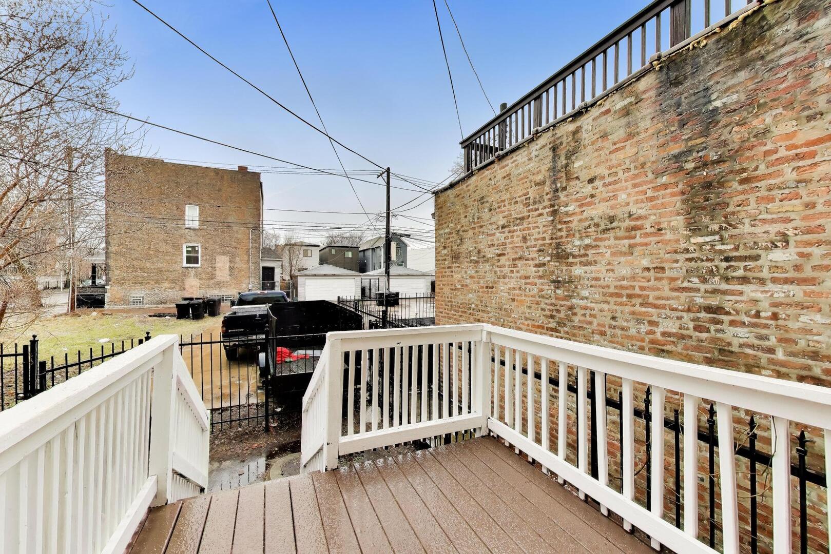 4505 South Indiana Avenue Chicago, IL 60653 - Photo 29 of 31 a view of balcony with furniture