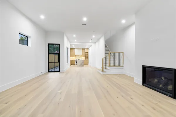 $1,099,990 | 611 East 25th Street, Houston, TX 77008
