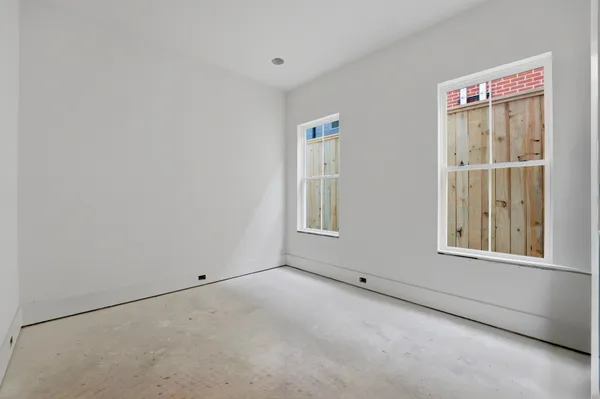$1,099,990 | 611 East 25th Street, Houston, TX 77008