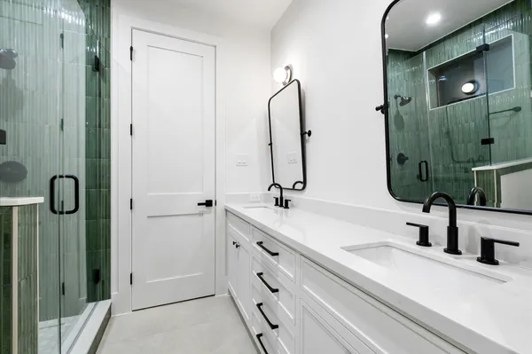 $1,099,990 | 611 East 25th Street, Houston, TX 77008