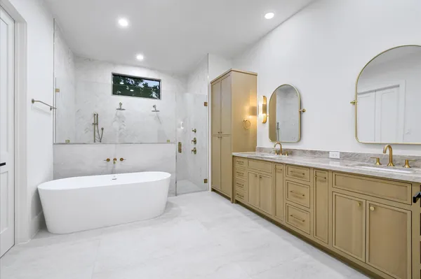 $1,099,990 | 611 East 25th Street, Houston, TX 77008