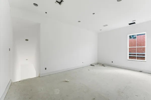 $1,099,990 | 611 East 25th Street, Houston, TX 77008