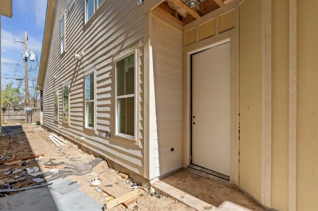 a picture of a bathroom