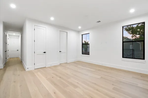 $1,099,990 | 611 East 25th Street, Houston, TX 77008