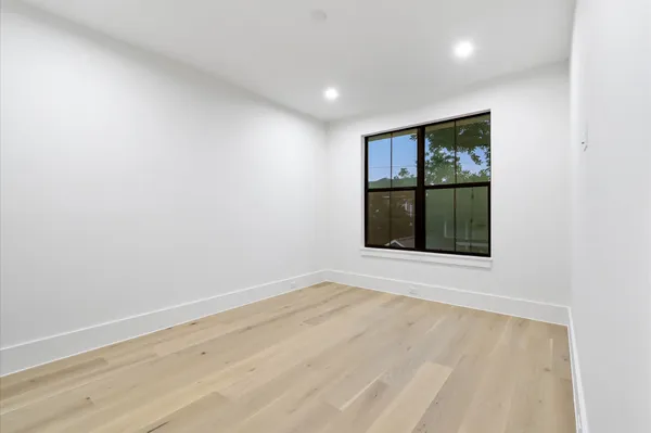 $1,099,990 | 611 East 25th Street, Houston, TX 77008