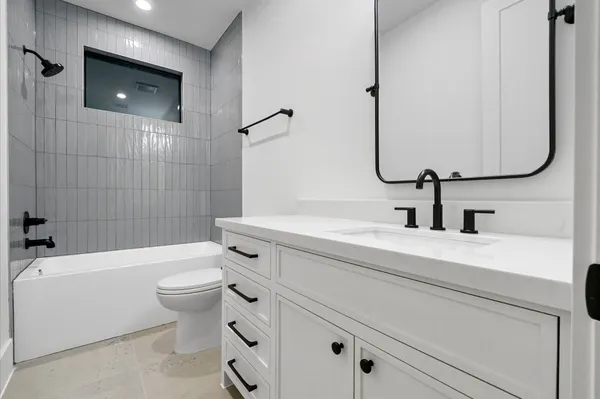 $1,099,990 | 611 East 25th Street, Houston, TX 77008