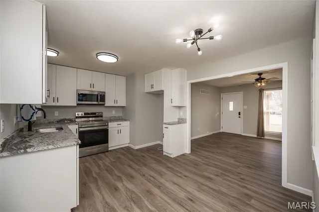 $229,900 | 1304 Kew Gardens Drive, Florissant, MO 63031