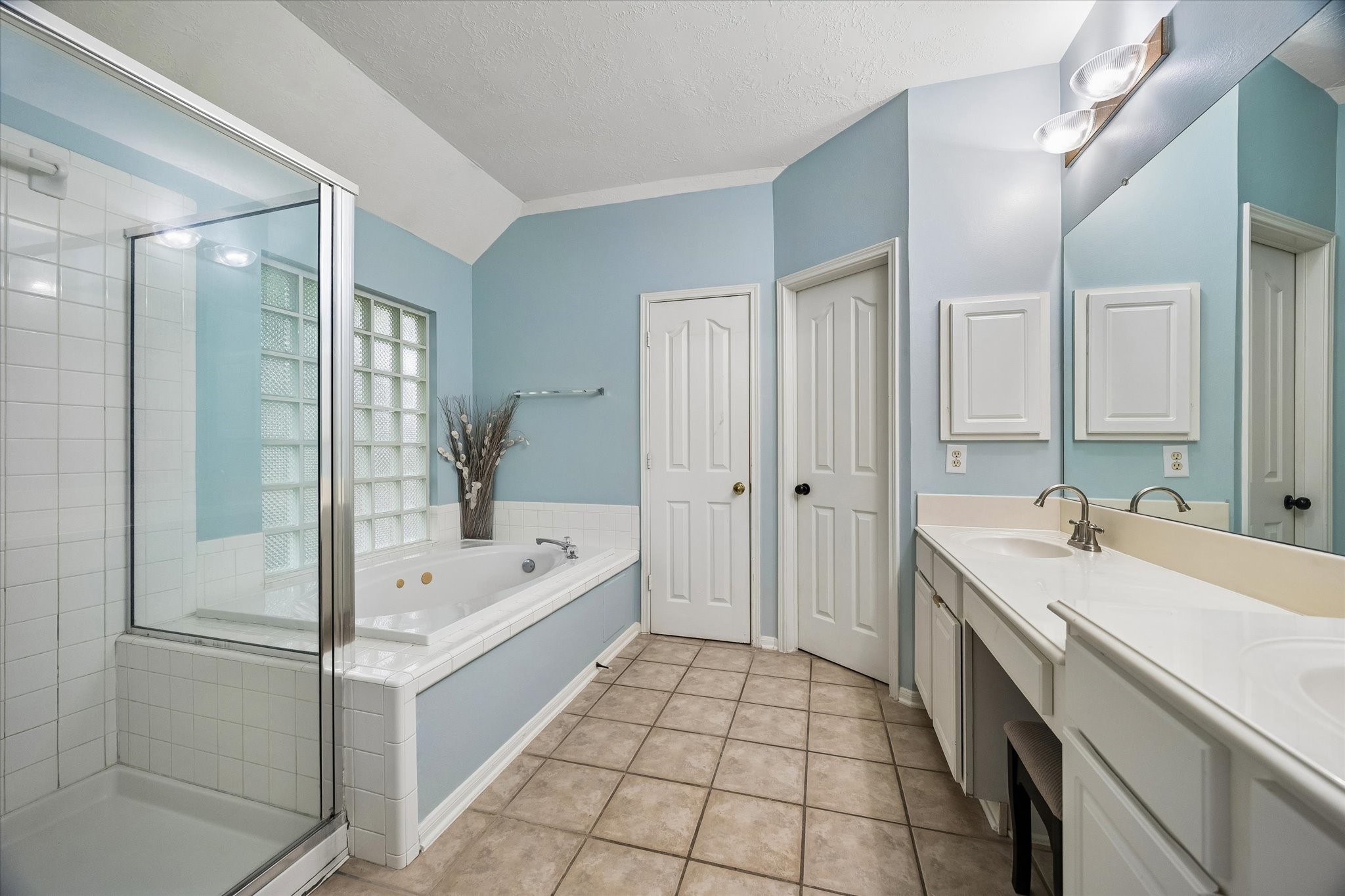 8123 Clarion Way Houston, TX 77040 - Photo 20 of 33 a bathroom with a tub a sink and mirrors