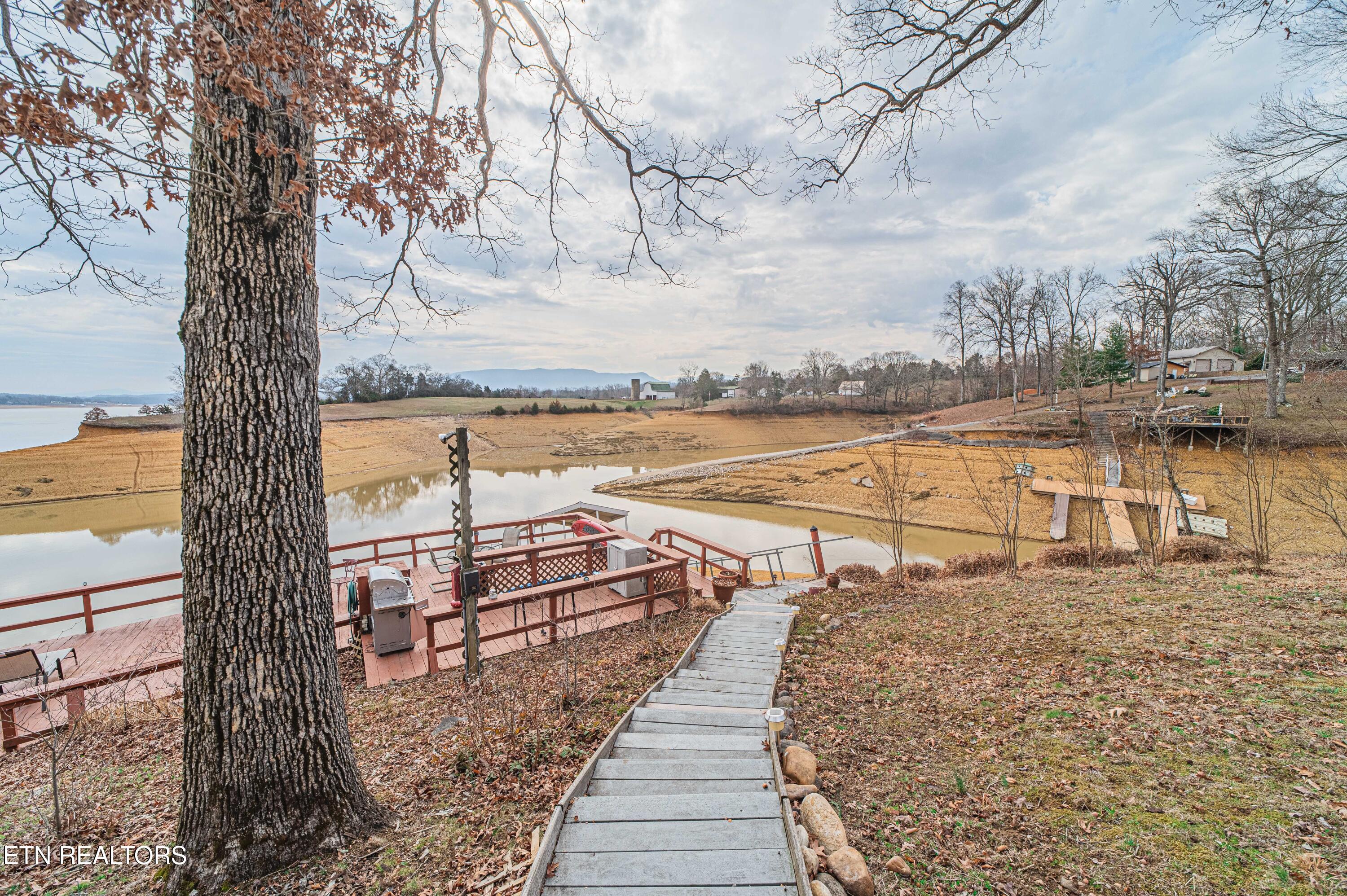 1449 Bucks Point Way Dandridge, TN 37725 - Photo 11 of 57 Dandridge-Home-14