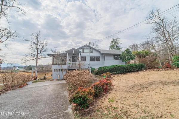 $900,000 | 1449 Bucks Point Way, Dandridge, TN 37725