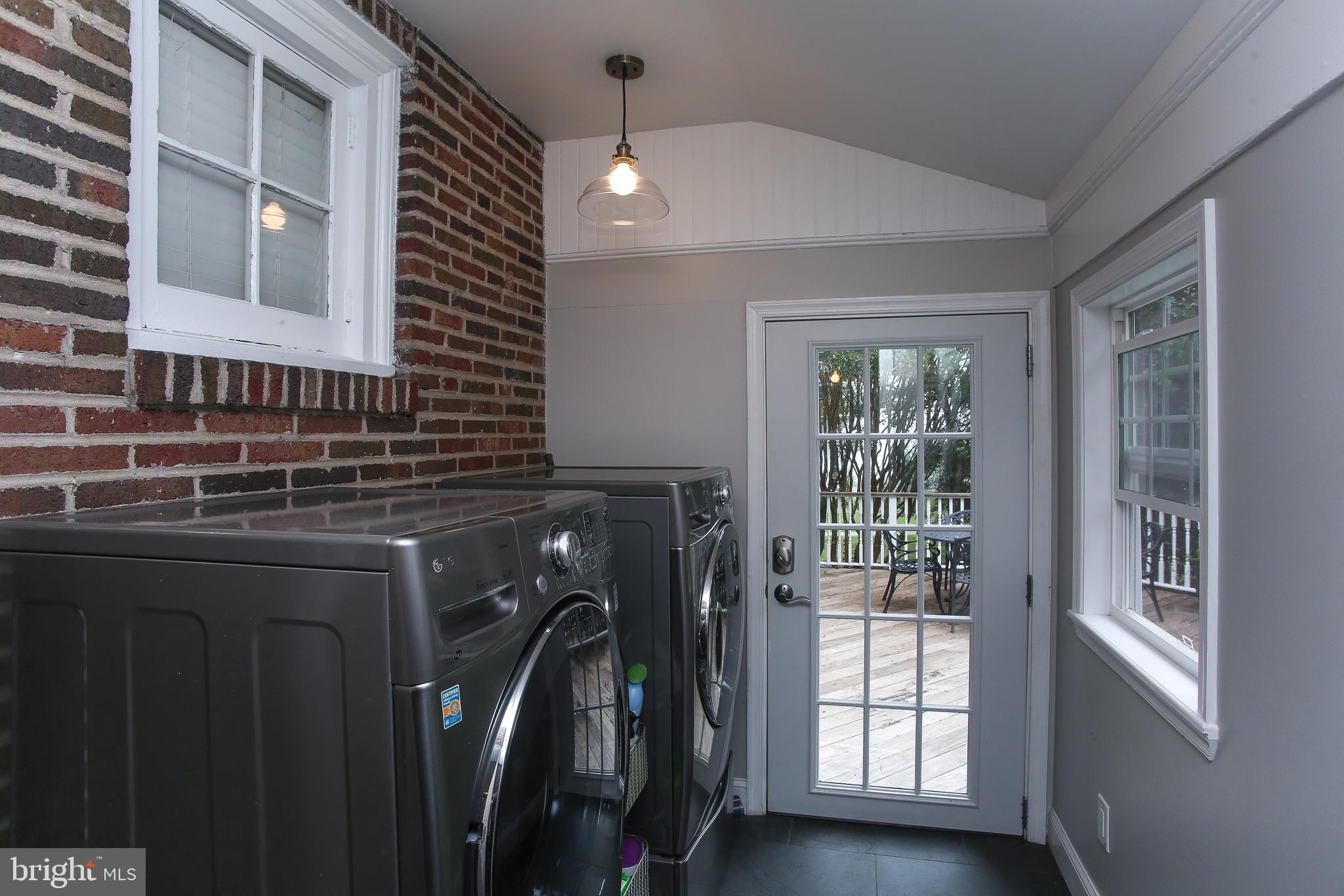 213 Hewett Road Wyncote, PA 19095 - Photo 16 of 40 Mud room with laundry