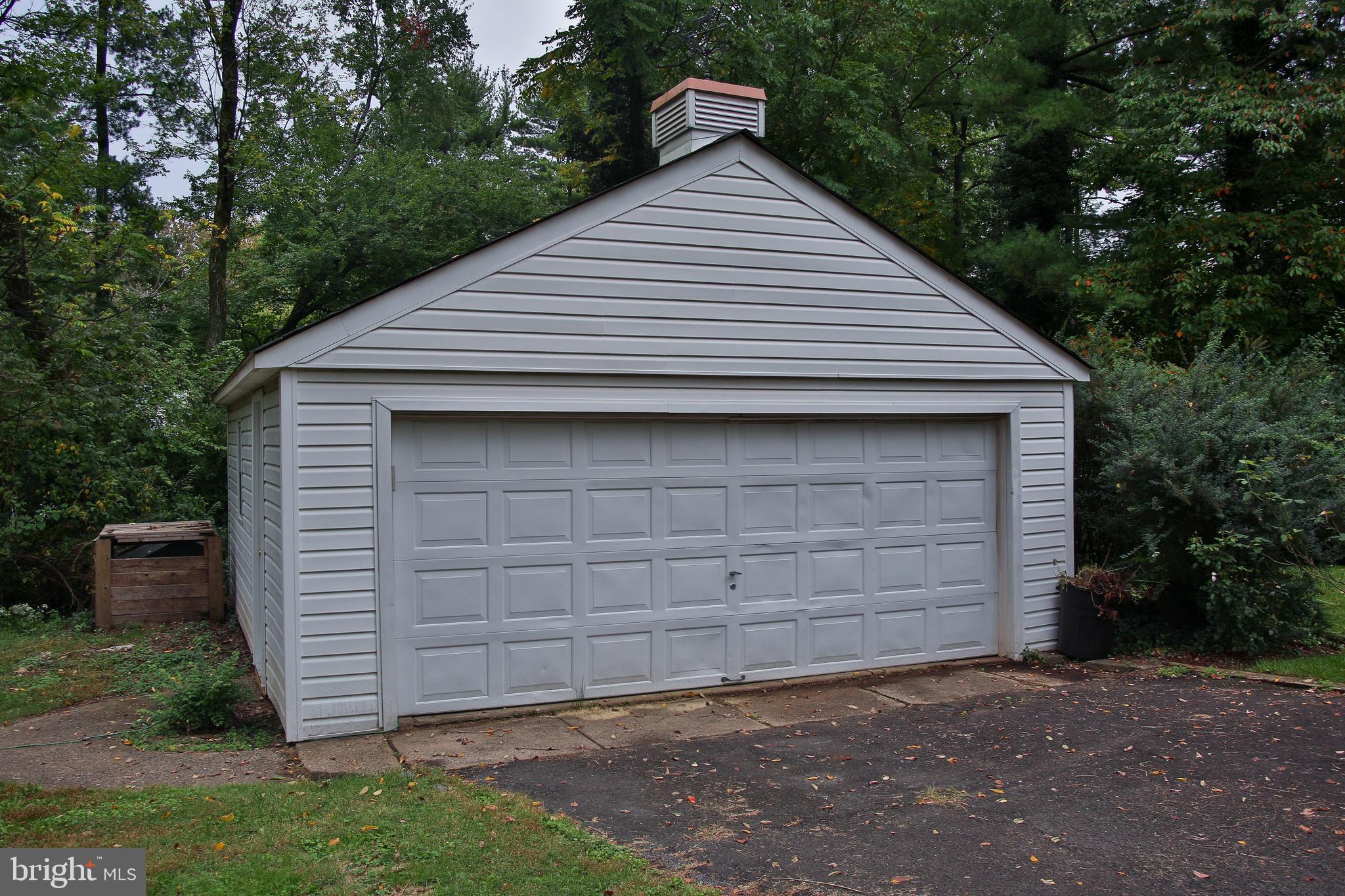 213 Hewett Road Wyncote, PA 19095 - Photo 36 of 40 2-car detached garage