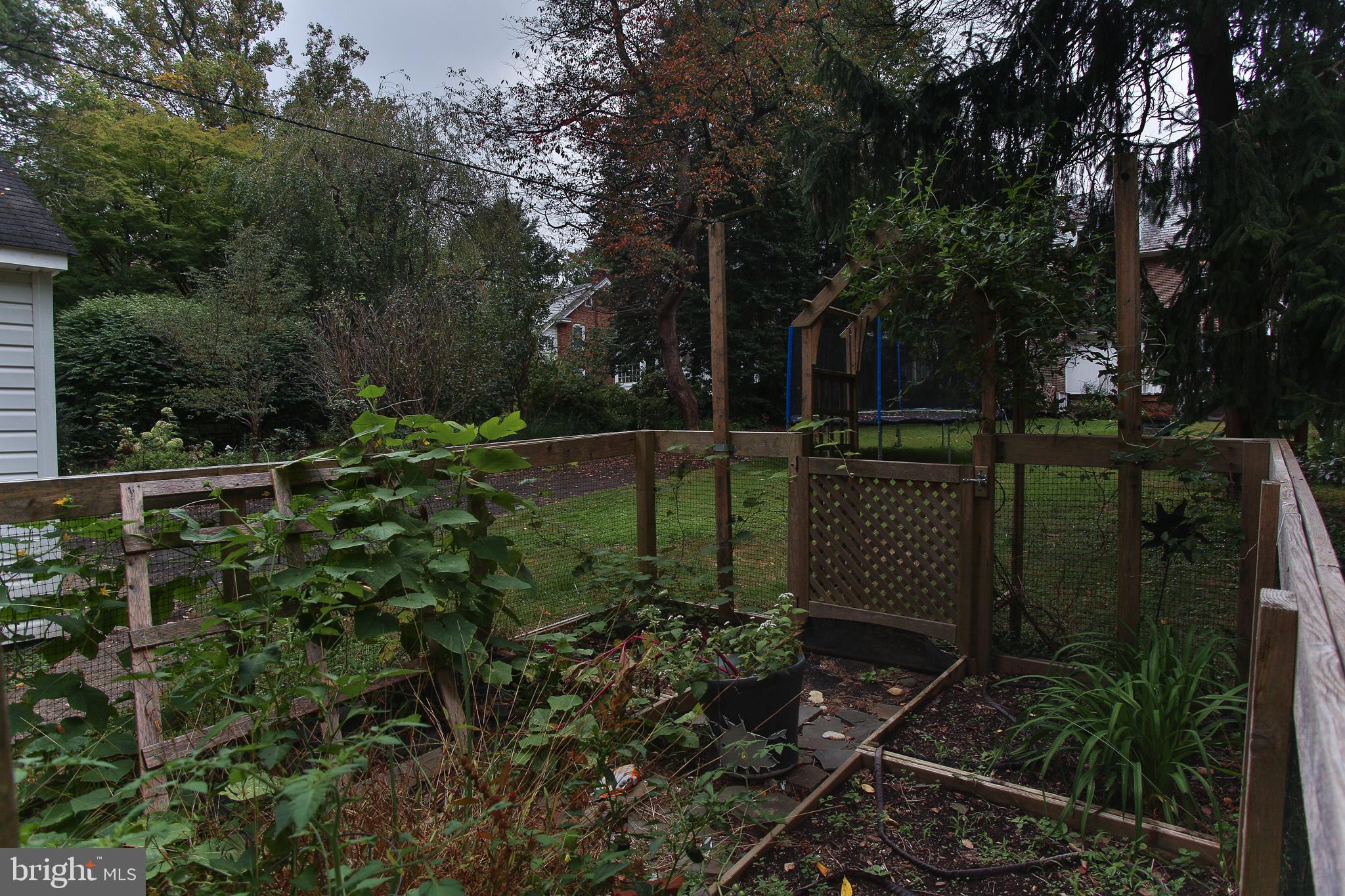 213 Hewett Road Wyncote, PA 19095 - Photo 39 of 40 Enclosed garden area