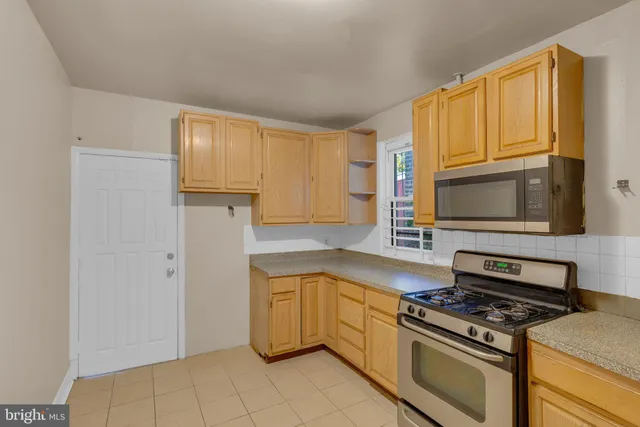 $170,000 | 410 Stuyvesant Avenue, Trenton, NJ 08618