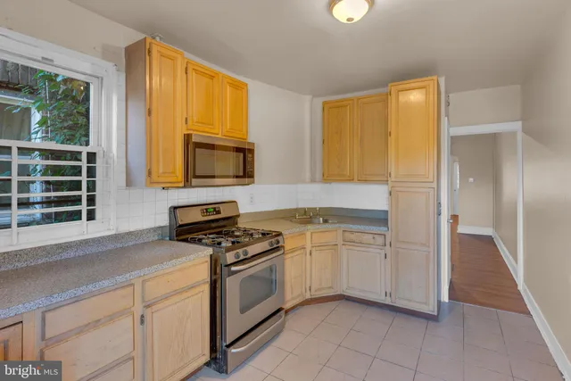 $170,000 | 410 Stuyvesant Avenue, Trenton, NJ 08618