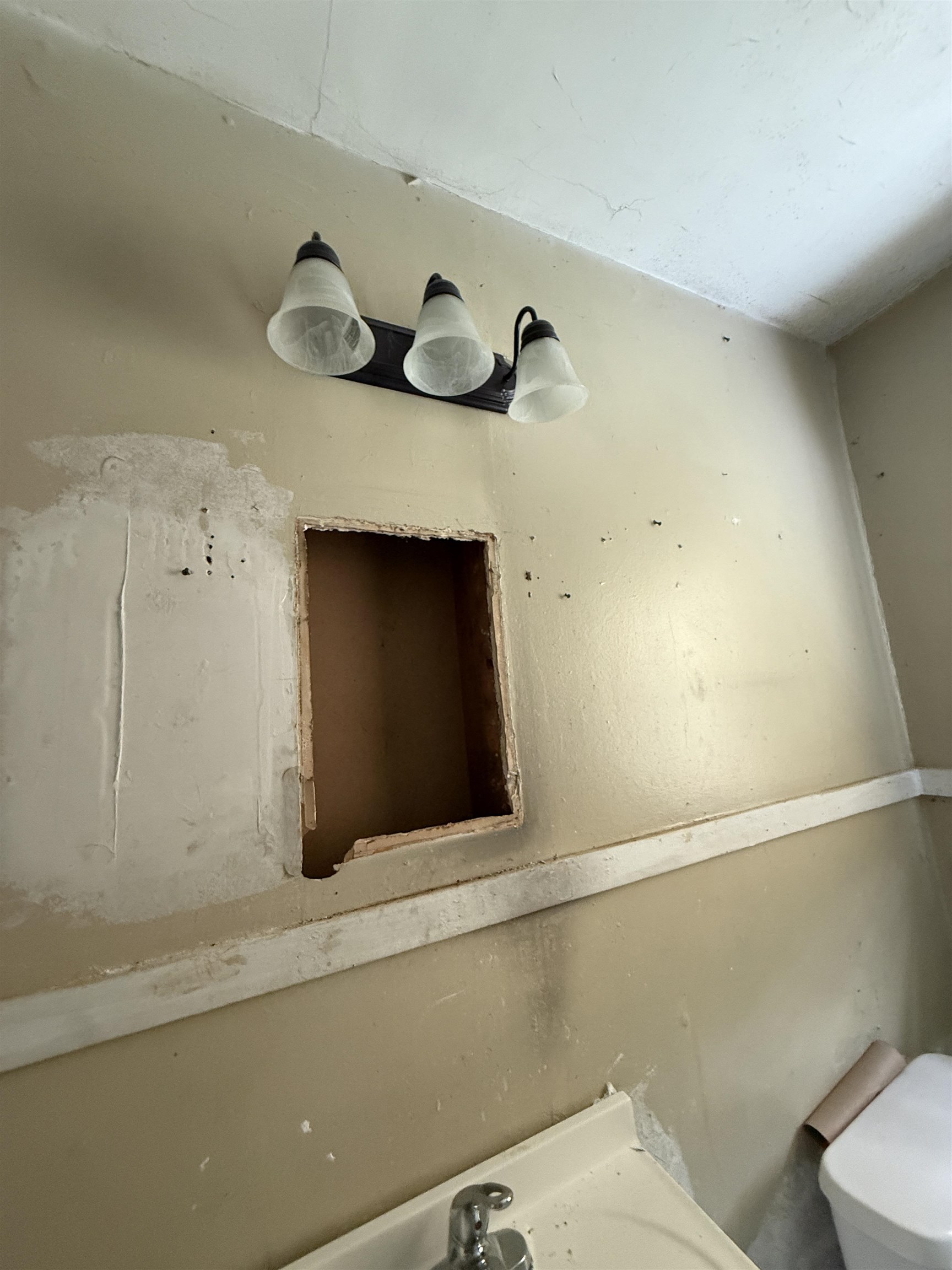 66 East Rollins Road Memphis, TN 38109 - Photo 15 of 31 Bathroom with toilet