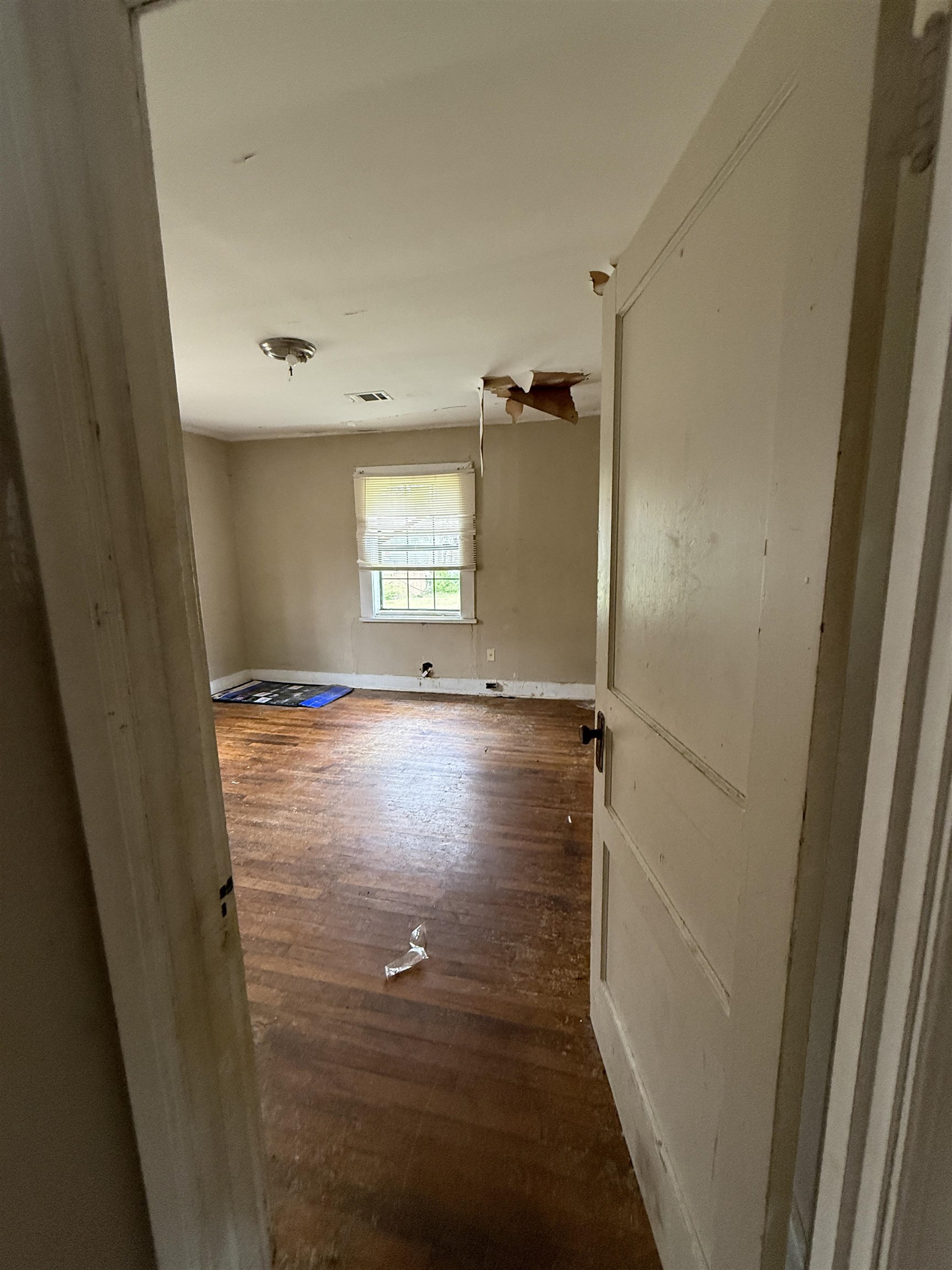 66 East Rollins Road Memphis, TN 38109 - Photo 18 of 31 Hallway with dark wood-style floors and baseboards
