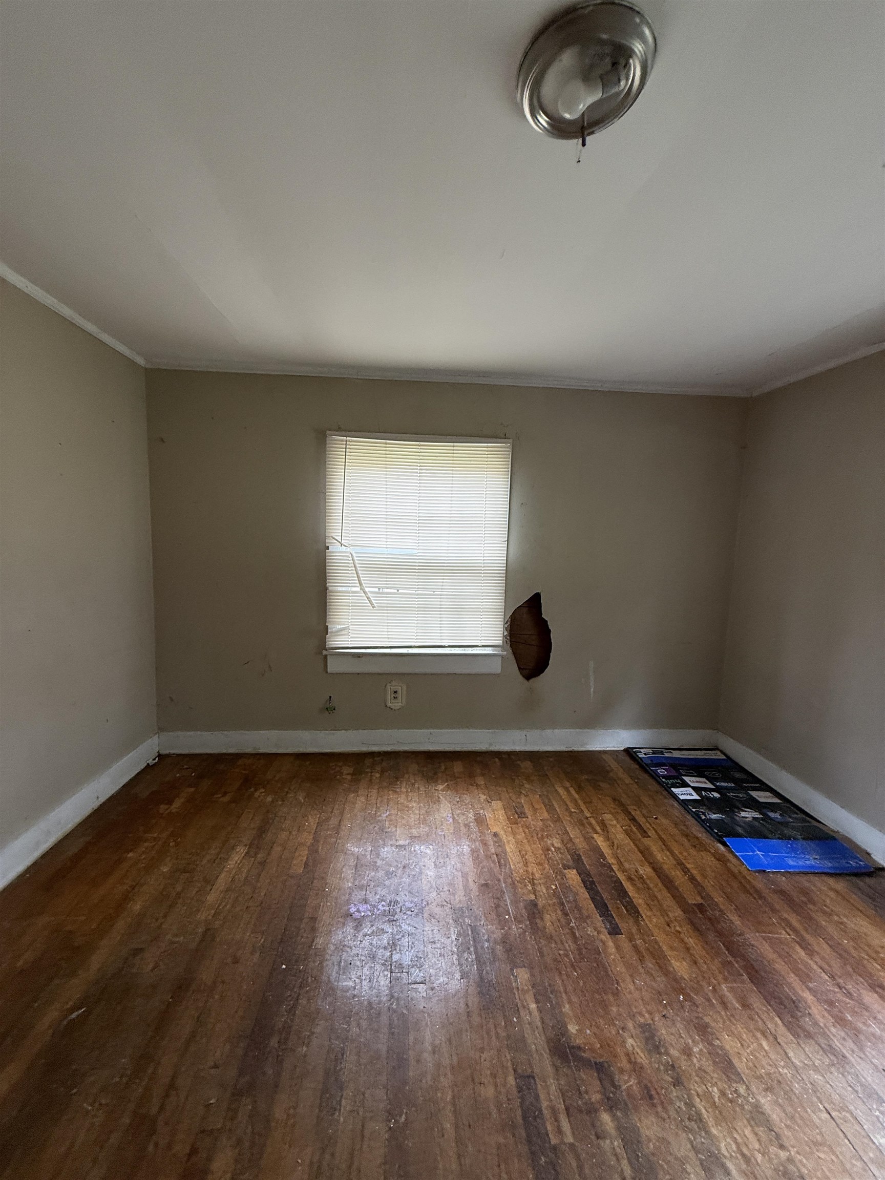66 East Rollins Road Memphis, TN 38109 - Photo 20 of 31 Empty room with dark wood-style floors and ornamental molding