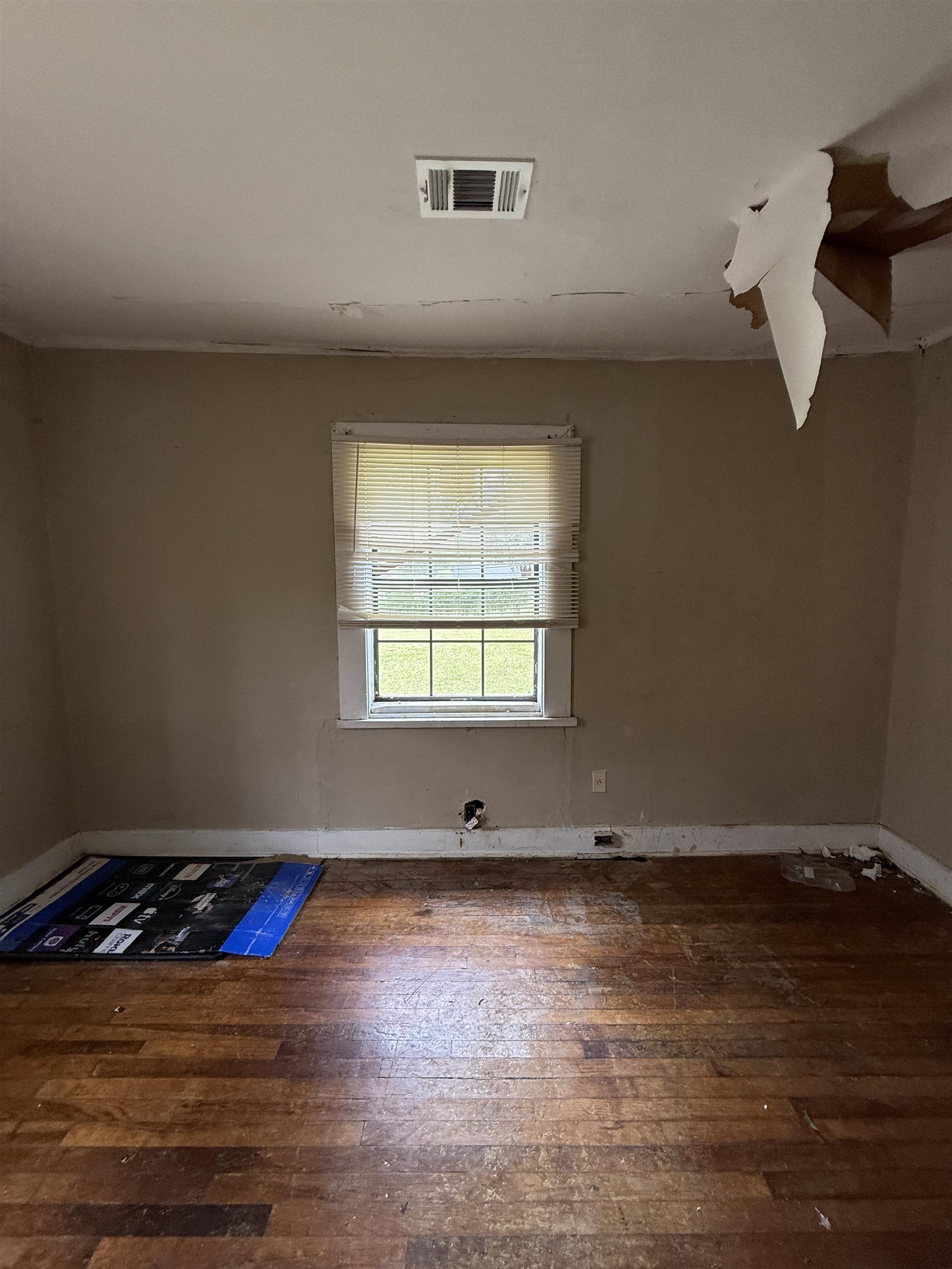 66 East Rollins Road Memphis, TN 38109 - Photo 21 of 31 Empty room featuring baseboards and dark wood finished floors