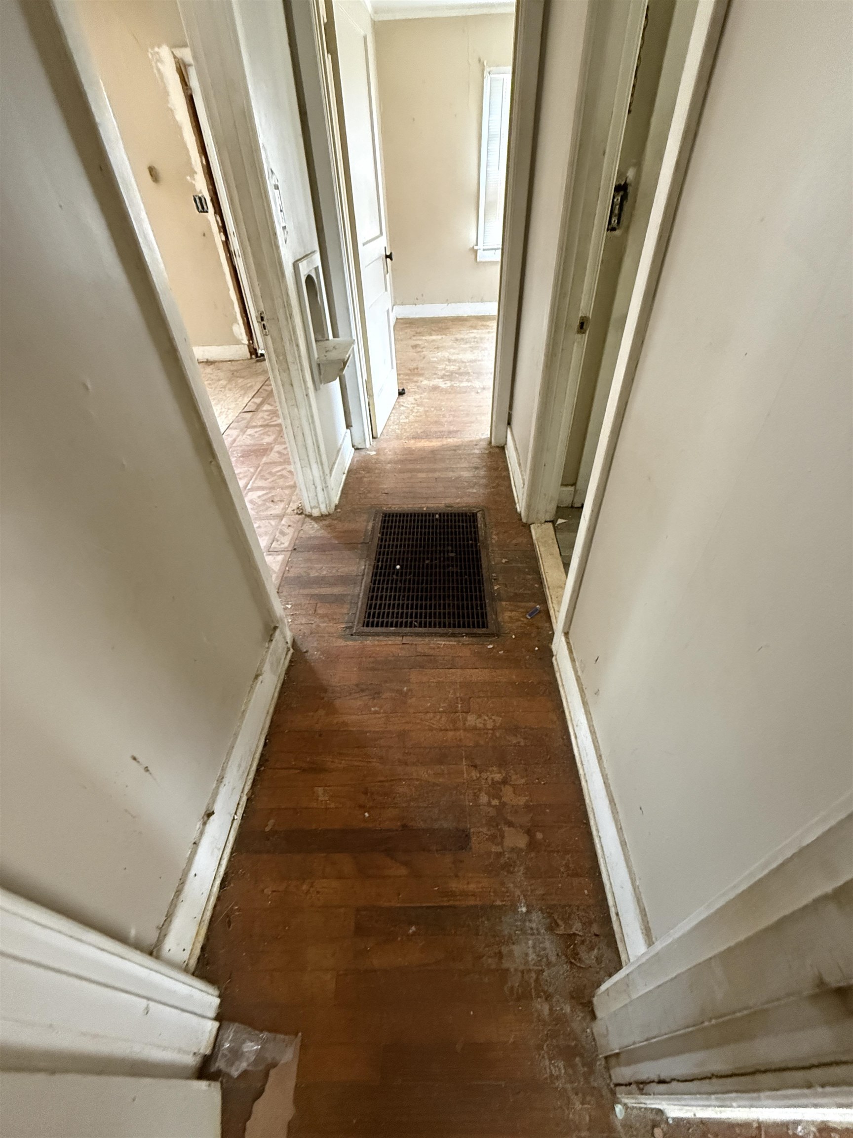 66 East Rollins Road Memphis, TN 38109 - Photo 24 of 31 Hall featuring hardwood / wood-style floors and baseboards
