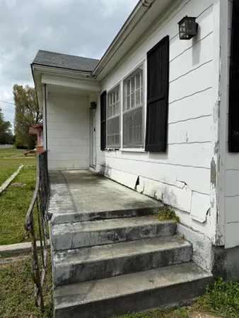 $47,800 | 66 East Rollins Road, Memphis, TN 38109