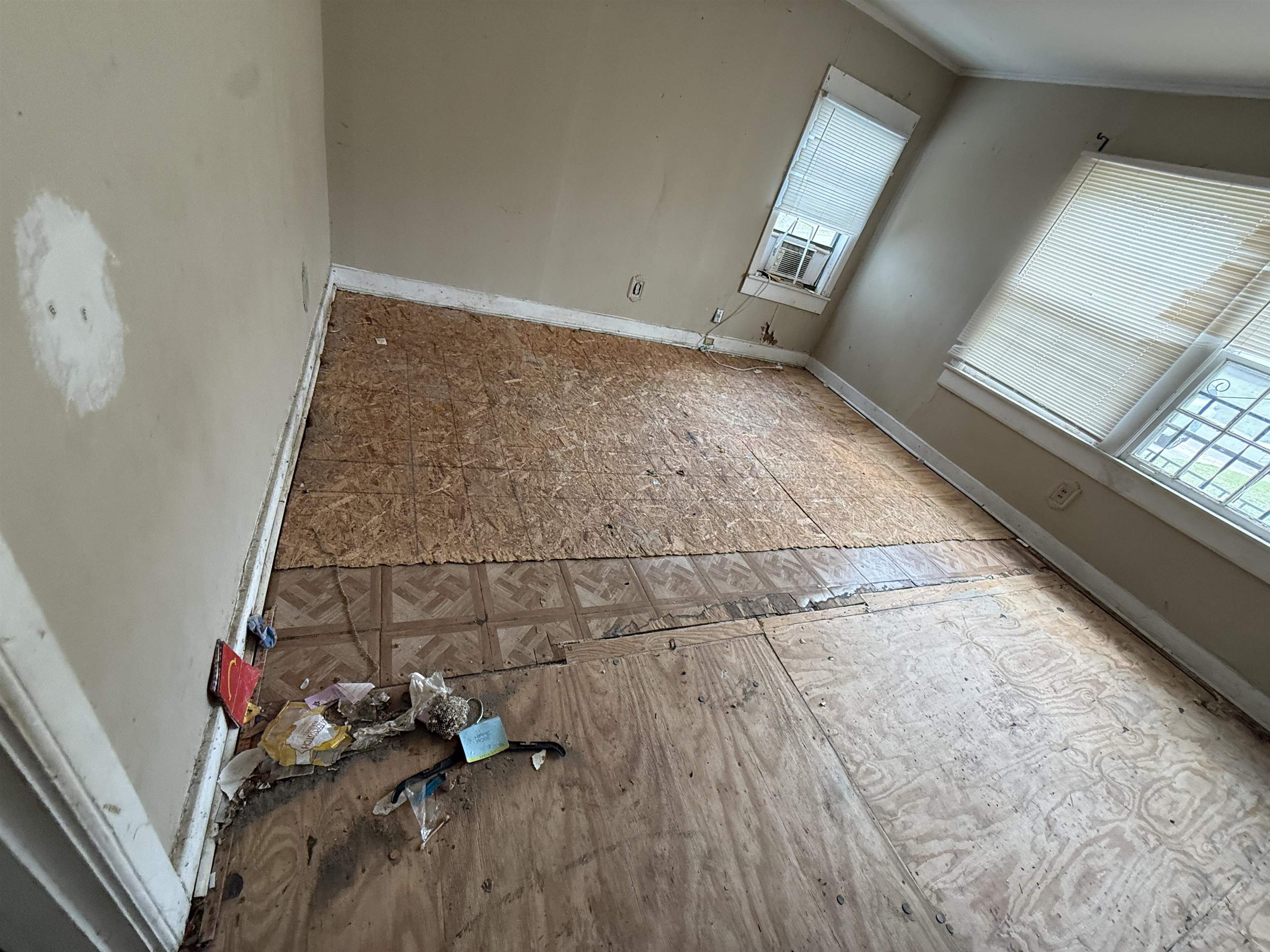 66 East Rollins Road Memphis, TN 38109 - Photo 9 of 31 Empty room with baseboards