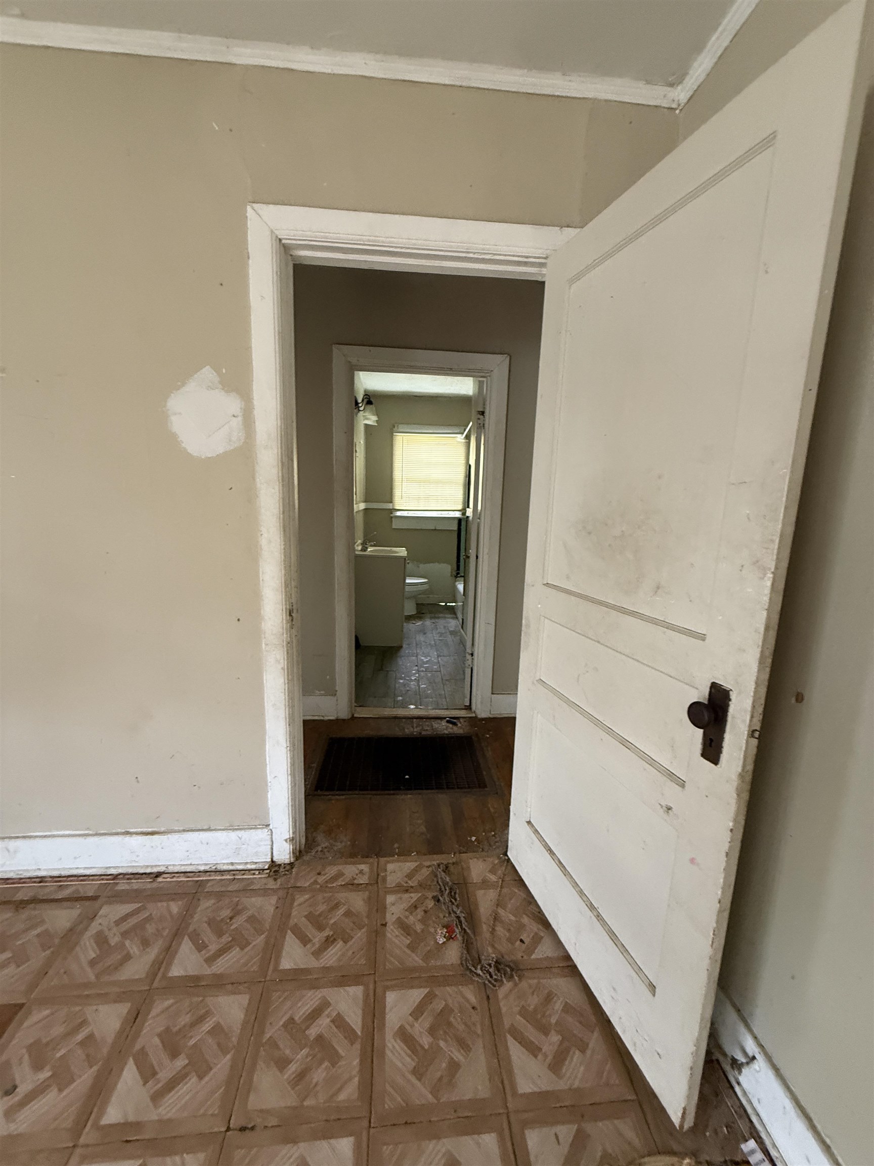 66 East Rollins Road Memphis, TN 38109 - Photo 10 of 31 Hall featuring baseboards and wood finished floors