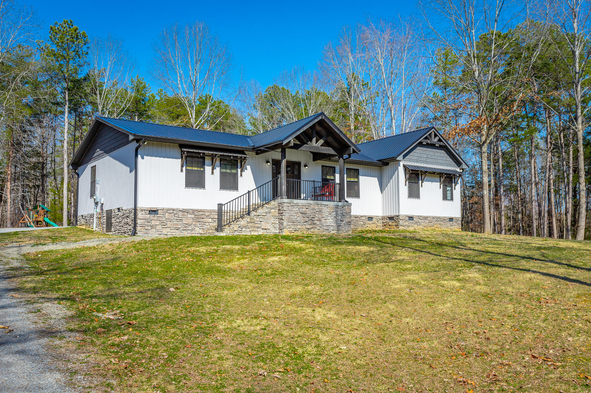 340 Potter Place Road Northwest Charleston, TN 37310 - Photo 2 of 60 Front yard